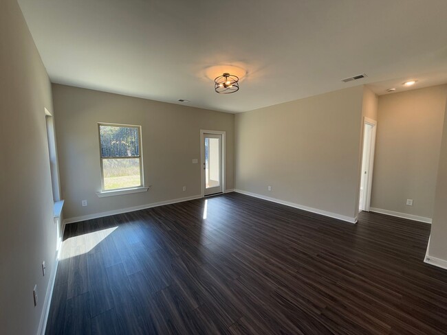 Building Photo - Home for rent in Riverside!