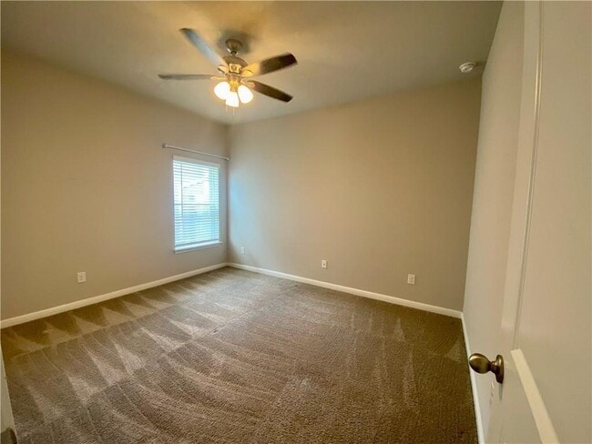 Building Photo - 332 Lacey Oak Lp