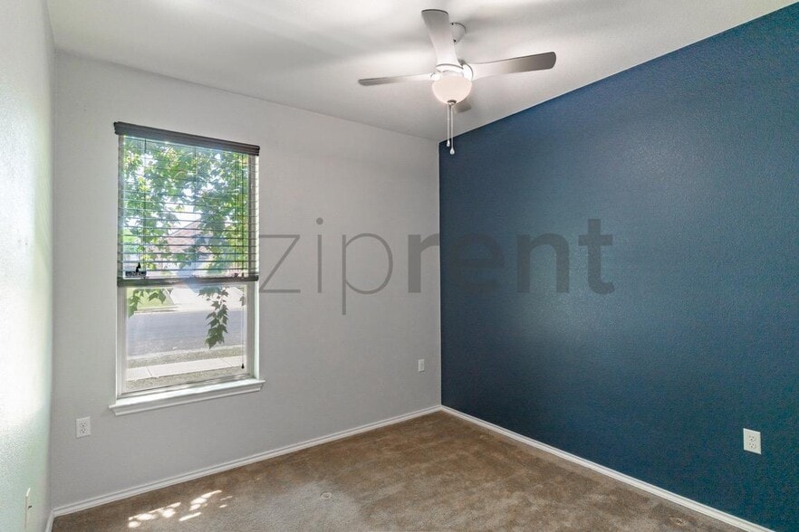 Building Photo - Unit