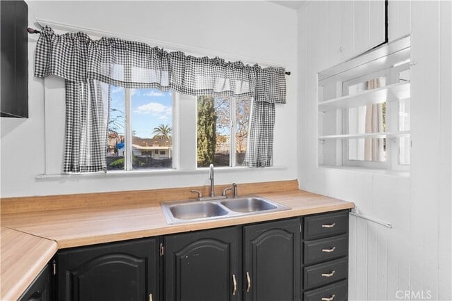 Building Photo - 1445 S Rebecca St