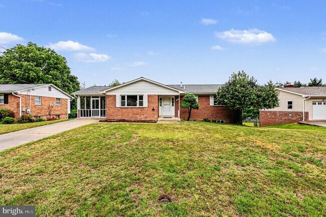 Building Photo - 7014 Dower House Rd