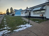 Building Photo - Very Nice- furnished 3-BR