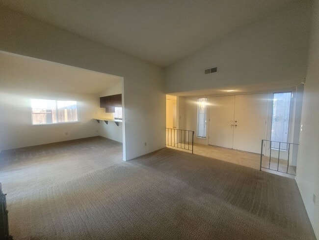 Building Photo - Rosemont area home/great access to Hwy 50