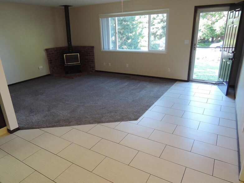 Living Room - 625 SW Center St