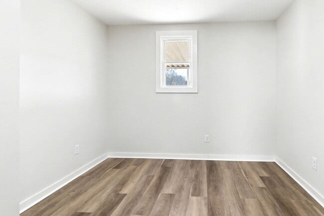 Building Photo - Completely remodeled 3 br 1 bath located in Evergreen NC east commute to Lumberton, Whiteville, E...