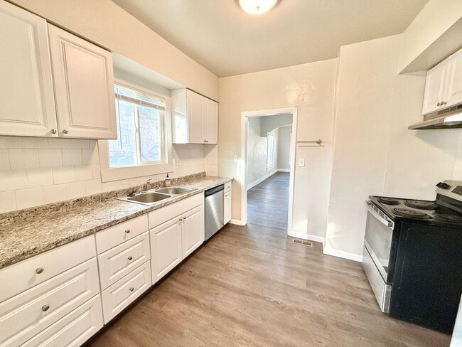 Building Photo - 1036 S Santa Fe Ave