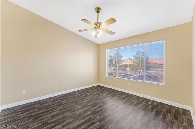 Building Photo - 350 S Durango Dr