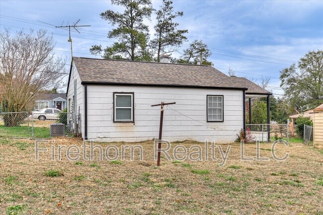 Building Photo - 810 Royalette Ave