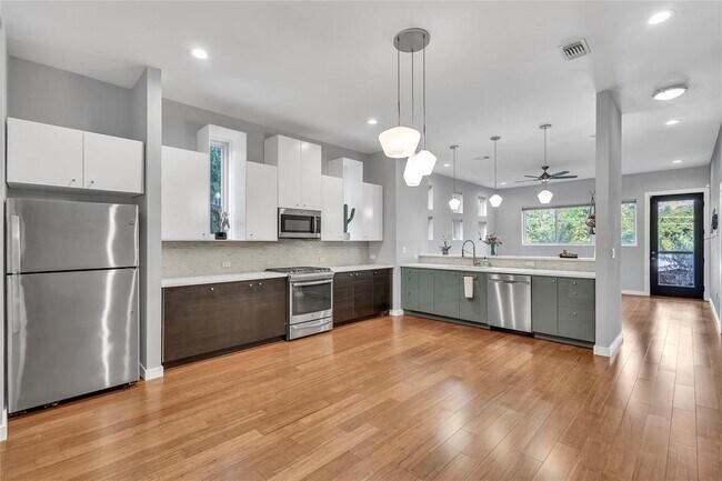 Building Photo - 1518 Parker Ln