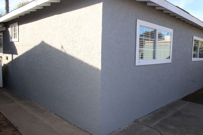 Building Photo - 1013-1013 12th St