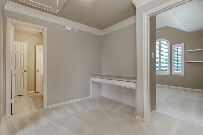 Building Photo - 921 Pine Burst Dr