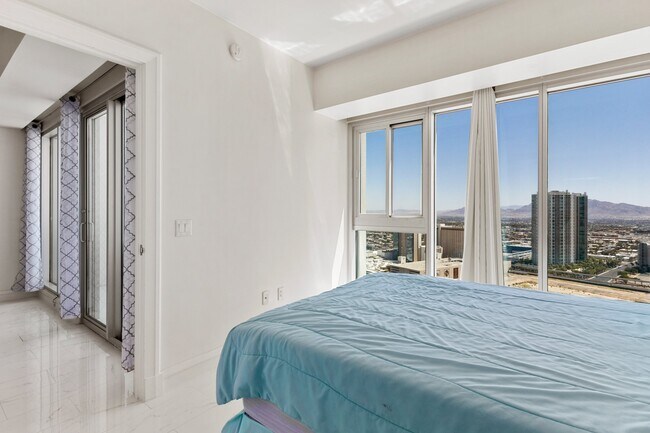 Building Photo - 2700 S Las Vegas Blvd