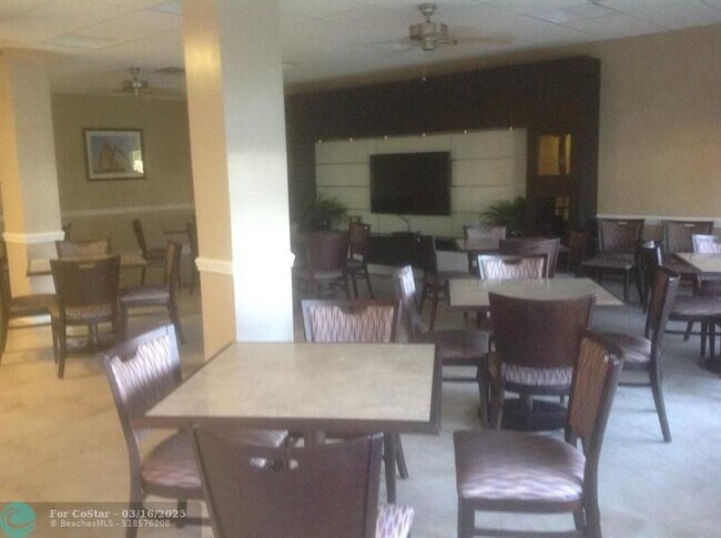 Building Photo - 305 N Pompano Beach Blvd