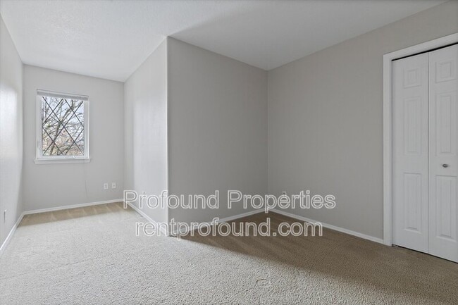 Building Photo - 2310 NW Roseburg Terrace