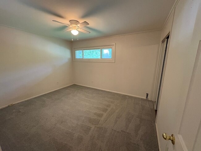 Building Photo - 811 Manhasset Rd
