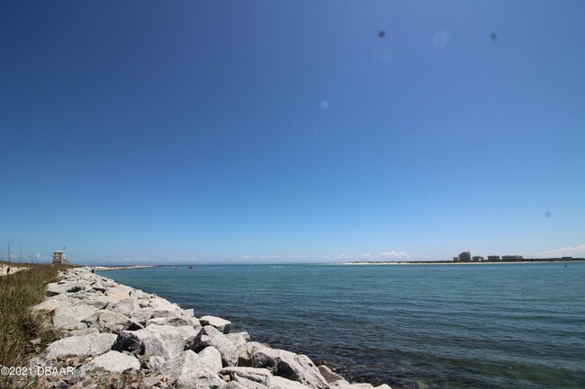 Building Photo - 1 Oceans W Blvd