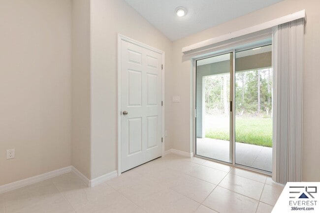 Building Photo - LIKE NEW 3/2/1 TOWNHOUSE IN BEAUTIFUL SEMINOLE WOODS