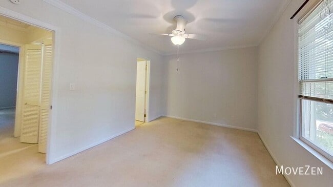 Building Photo - 5622 Darrow Dr