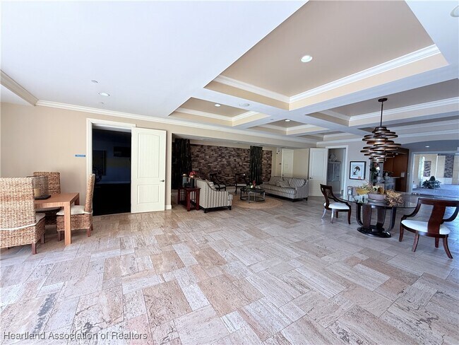 Building Photo - 2351 Lakeview Dr