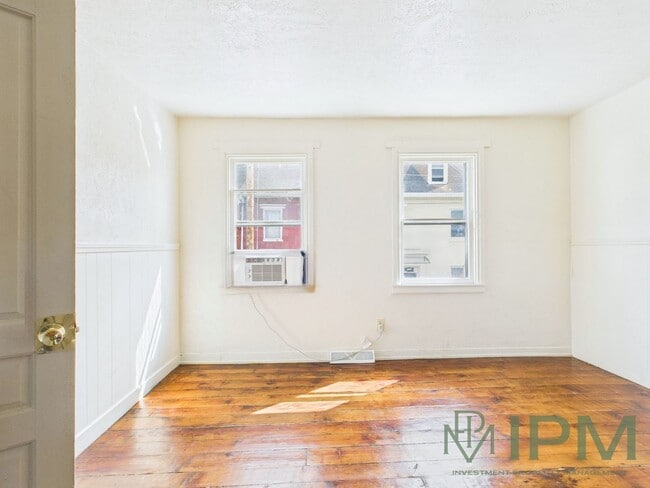 Building Photo - Coming Soon! 3 Bedroom, 1 Bath Home in Yor...