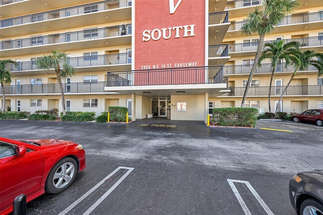 Building Photo - 2350 NE 14th Street Causeway