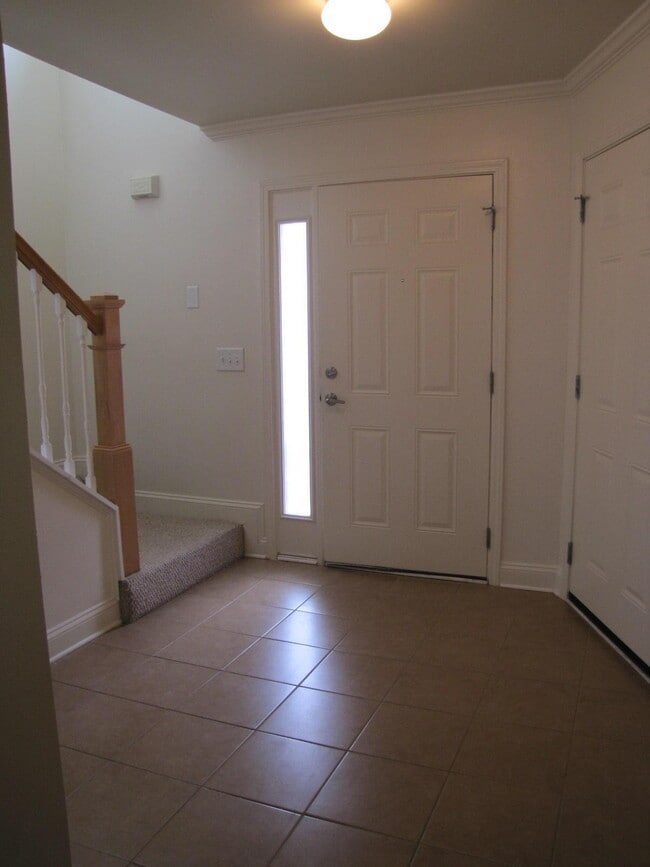 Building Photo - 555 Wingspan Way