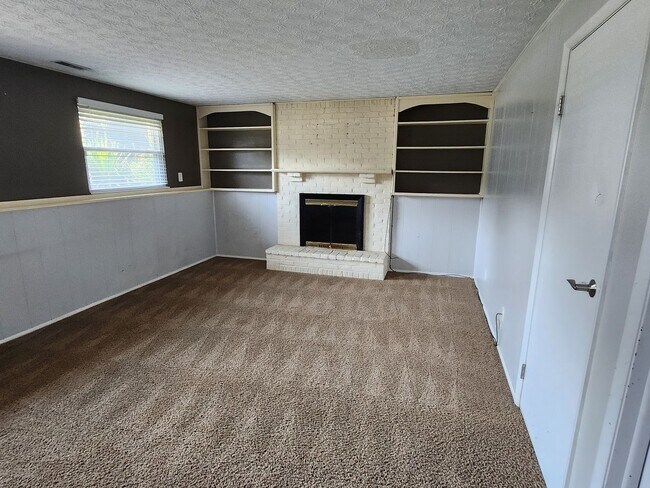 Building Photo - Charming 3-Bedroom Home in a Quiet Cul-de-Sac