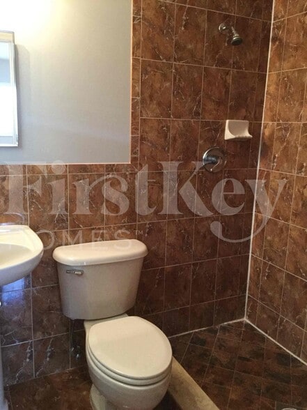 Building Photo - 3150 SW 21st St