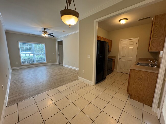 Building Photo - Nice 2/2.5 Townhouse in East Rome- $1,295