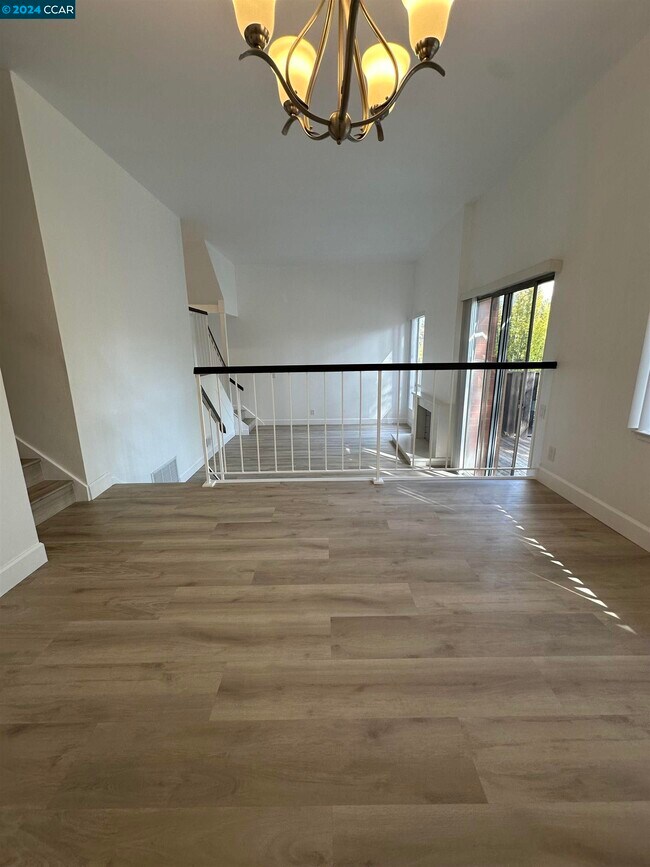 Building Photo - 1700 Siskiyou Dr