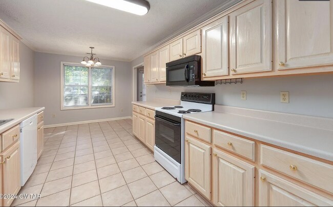 Building Photo - 70 Richfield Cove