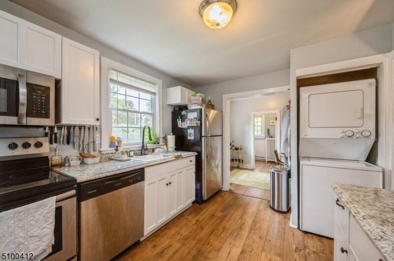 Building Photo - 15 Center St