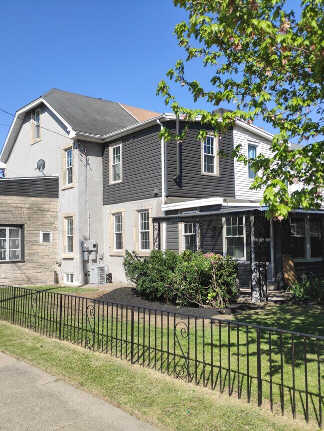 Building Photo - 4733 Knorr St