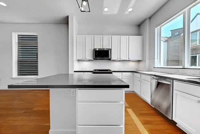 Building Photo - 1412 Waterloo Shore Ln