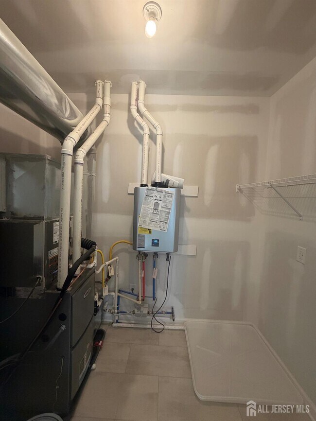 Building Photo - 808 Sadie Cir