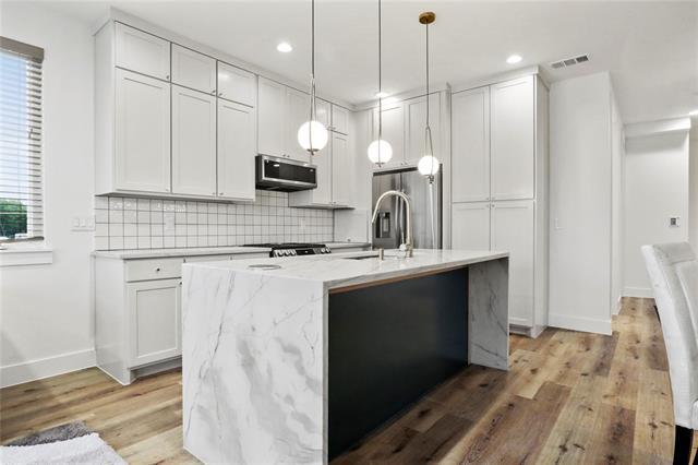 Building Photo - 183 S Prairie Ave