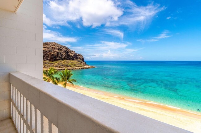 Building Photo - Makaha Beach Cabanas