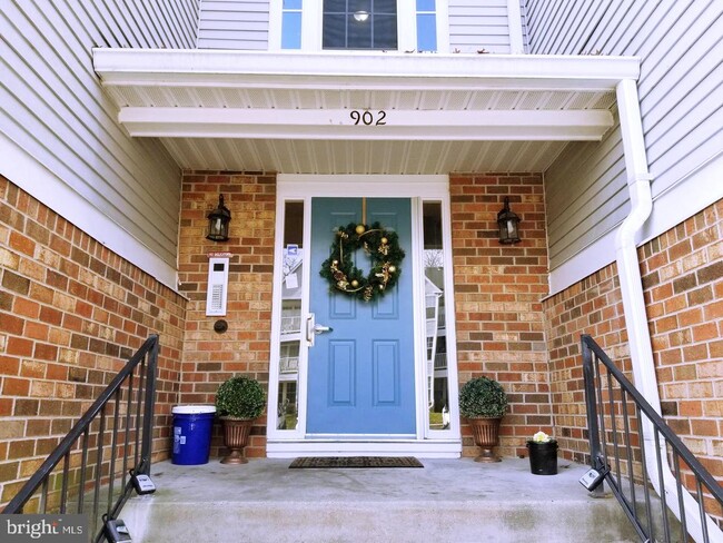 Building Photo - 902 Cedar Crest Ct