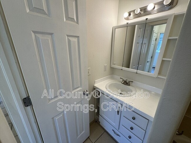 Building Photo - 5030 El Camino Dr