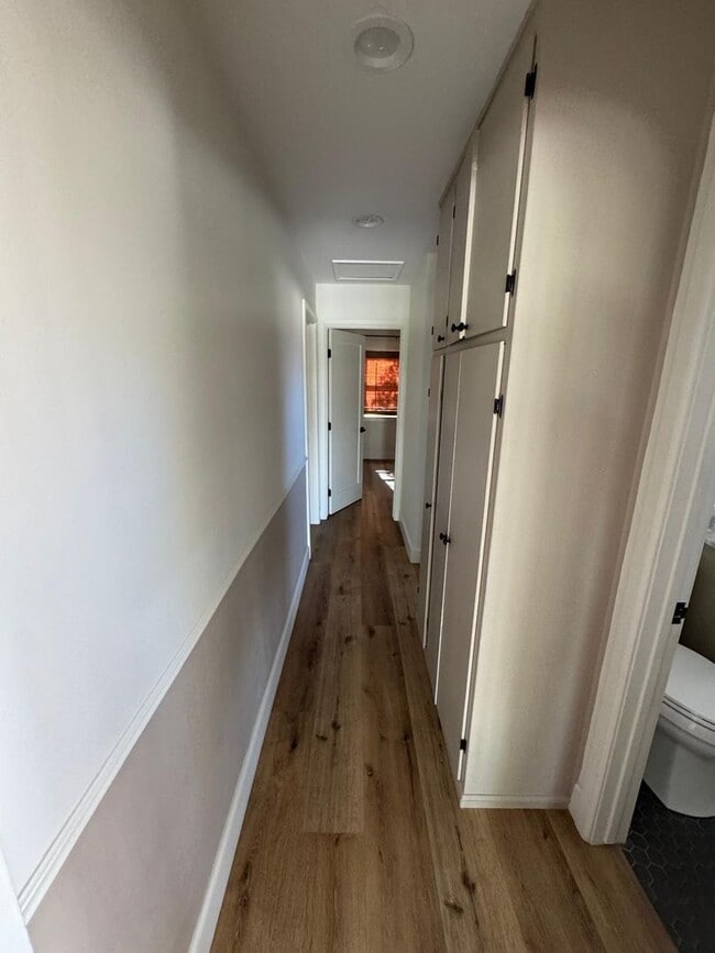 Building Photo - 3 Bedrooms 2 baths house fully remodeled.
