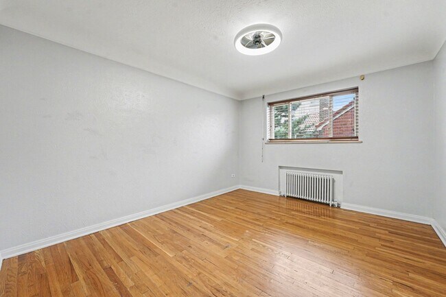 Building Photo - Bright Updated 2-Bed Condo with Vintage Charm Near Wash Park & Cherry Creek