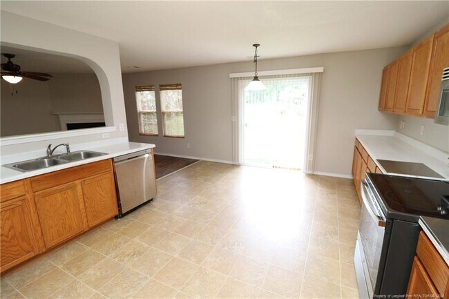 Building Photo - 5 Bellmore Ct