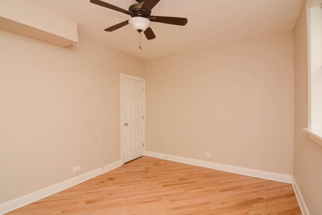 Building Photo - Quintessential 2 Bedroom, 1 Bath in Winnet...