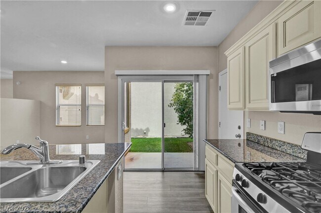 Building Photo - 12052 Hathaway Pines Dr