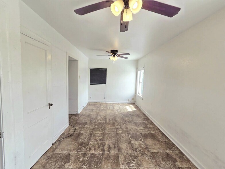 Building Photo - 1008 Runnels St