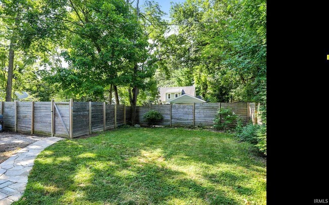 Building Photo - 1604 E University St