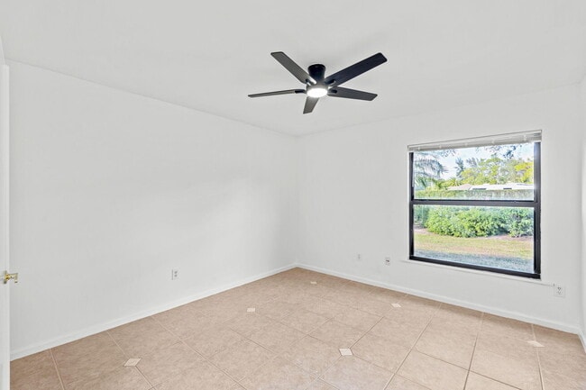 Building Photo - 11989 Persimmon Blvd