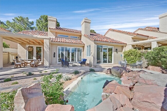 Building Photo - 8161 Round Hills Cir