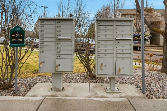 Building Photo - 2 Bed 2 Bath Condo - Near Shopping!