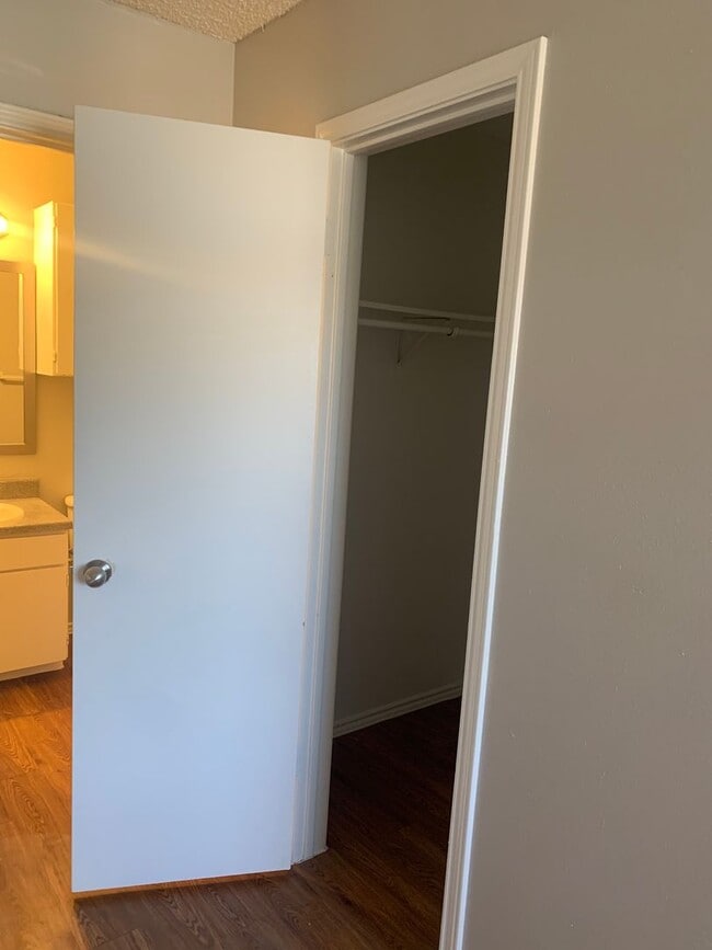 Building Photo - 3 bedroom 2 bath